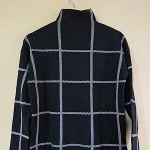 Max Studio (XS) White plaid soft winter neck sweater